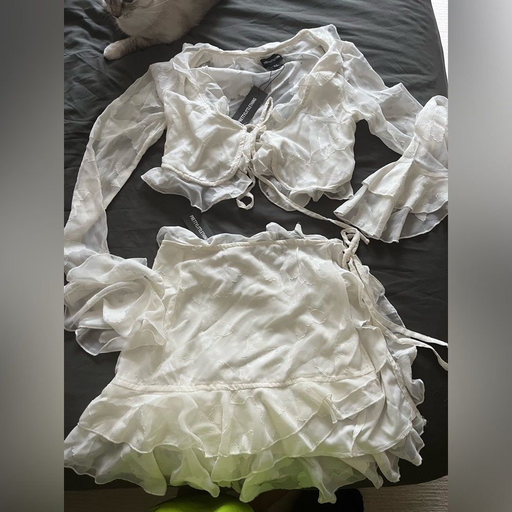 Pretty Little Thing Size 4